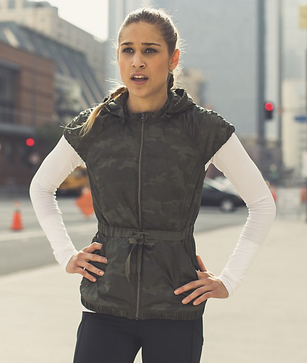 Lululemon Spring Fling Hooded Puffy Down Vest Camo Print Womens Size 4 Small